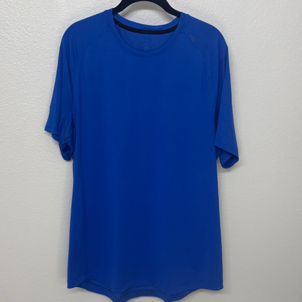 Lululemon Men's Blue T-Shirt